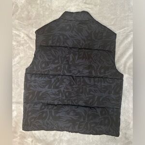 Runs big / Black and grey No Fear women’s puffer vest